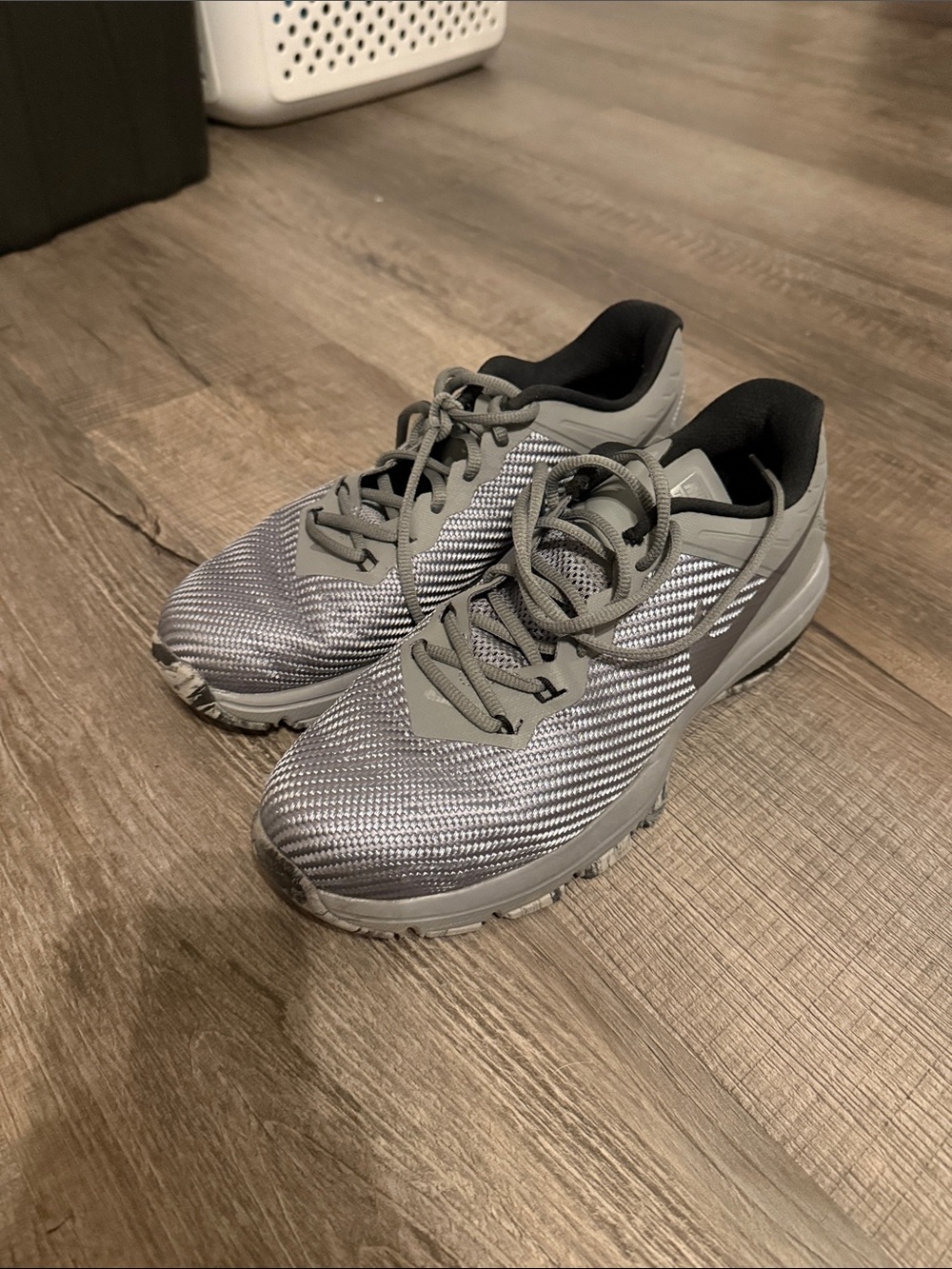 Lightweight Men's Grey Running Shoes - Breathable Comfort